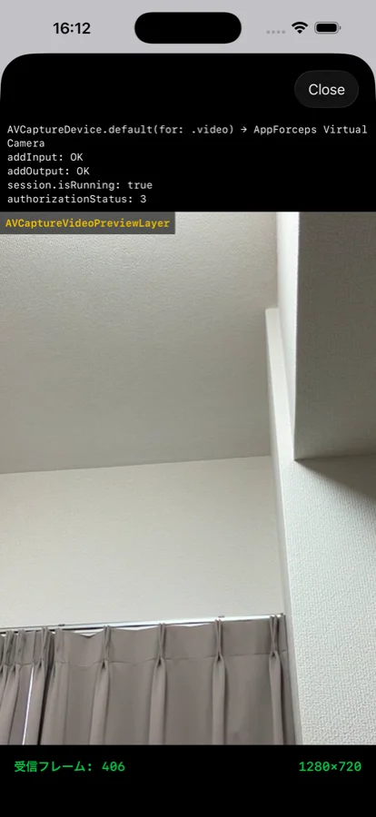 シミュレータのアプリが AppForceps Virtual Camera を認識し、Mac のカメラ映像をプレビューしている様子